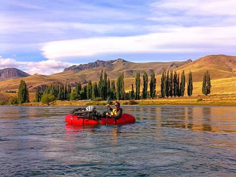 aventura bikerafting en rio limay patagonia argentina